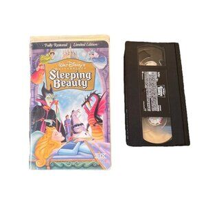 Sleeping Beauty 9511 Walt Disney Masterpiece Clamshell VHS Tape